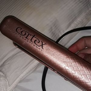 Rose gold cortex International straightener